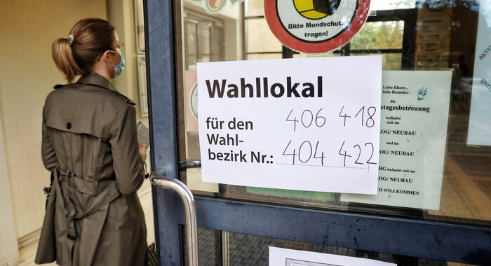 Germania: aperti i seggi per le elezioni legislative