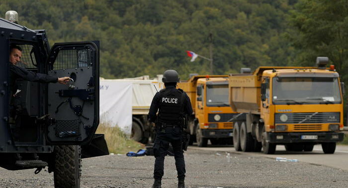 ‘Guerra delle targhe’ in Kosovo, prosegue protesta dei serbi