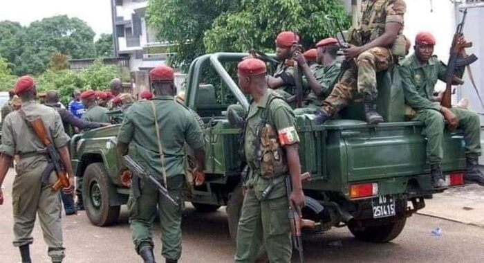 Guinea: militari golpe ordinano riunione con i ministri