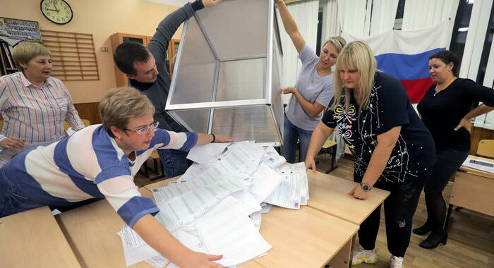 Il Cremlino giudica le elezioni ‘trasparenti e oneste’