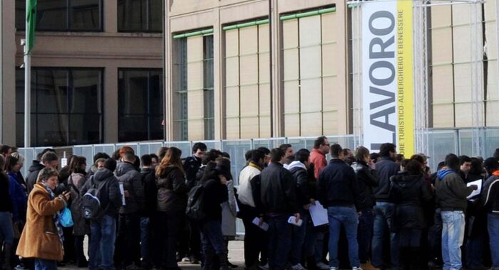Lavoro: Istat, a luglio -23mila occupati ma +440mila su anno