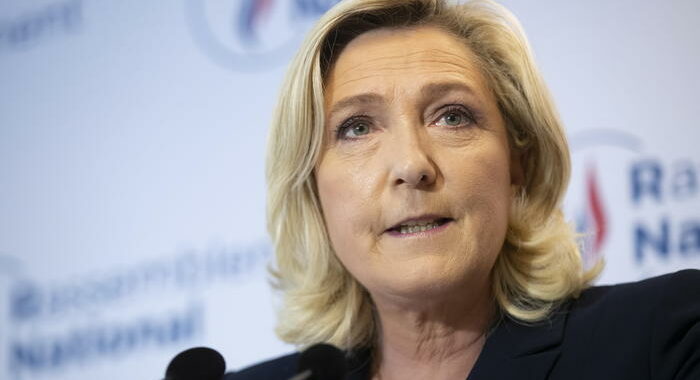 Le Pen lancia campagna Eliseo e lascia presidenza partito