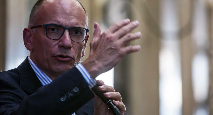Lega: Letta, non può stare in maggioranza e opposizione