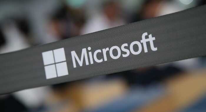 Microsoft: incertezza Covid, posticipa piani rientro ufficio