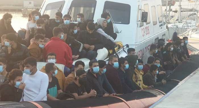 Migranti:nuovo sbarco nella Locride, arrivati in 106
