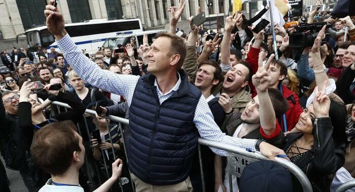 Mosca a Apple-Google, bloccare subito l’app di Navalny