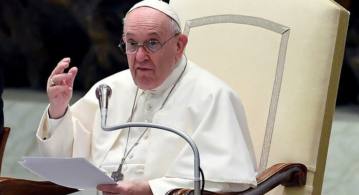 Papa: la violenza sulle donne è una piaga aperta