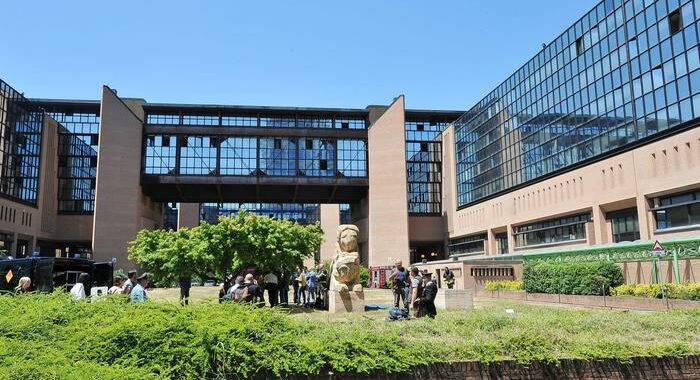Pm Torino a Telegram, oscurate chat No Vax