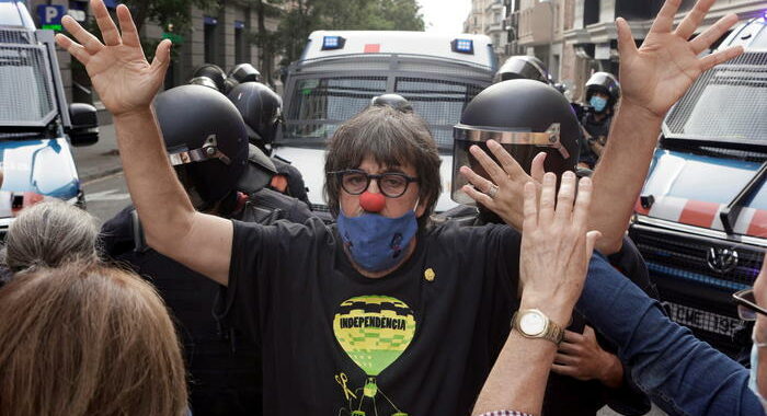 Puigdemont: leader catalano chiede il rilascio immediato