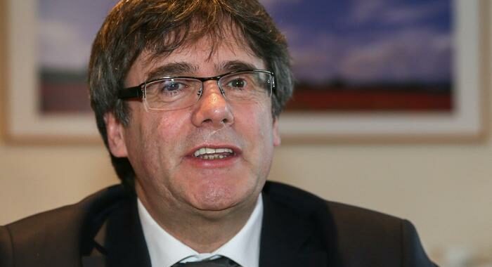 Puigdemont può lasciare la Sardegna