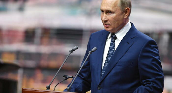Putin in auto-isolamento, casi di Covid nel suo entourage