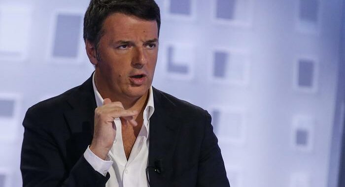 Reddito: Renzi, o cambia o ci sarà referendum
