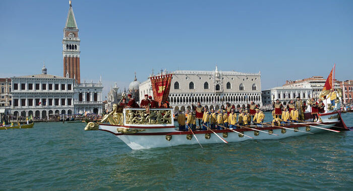 Regata Storica Venezia, è la prima con parità donne e uomini