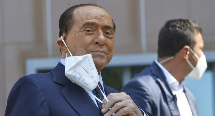 Ruby ter: Berlusconi, processo vada avanti in mia assenza