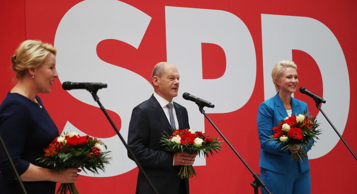 Scholz assicura, la Germania è stabile