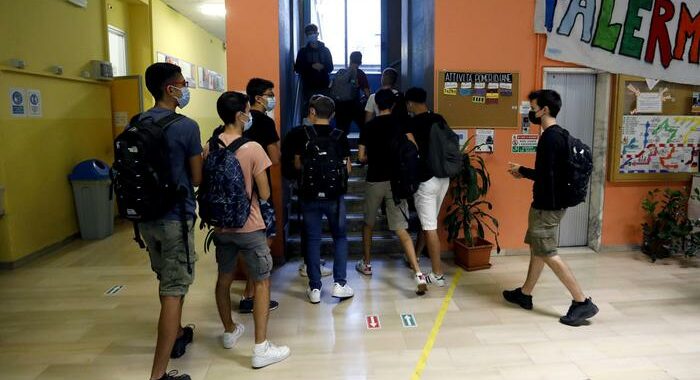 Scuola: oggi suona la campanella per 4 mln di studenti