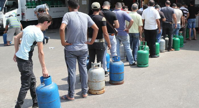 Siria acconsente a transito di energia verso il Libano