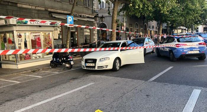 Sparatoria in centro a Trieste, 8 feriti