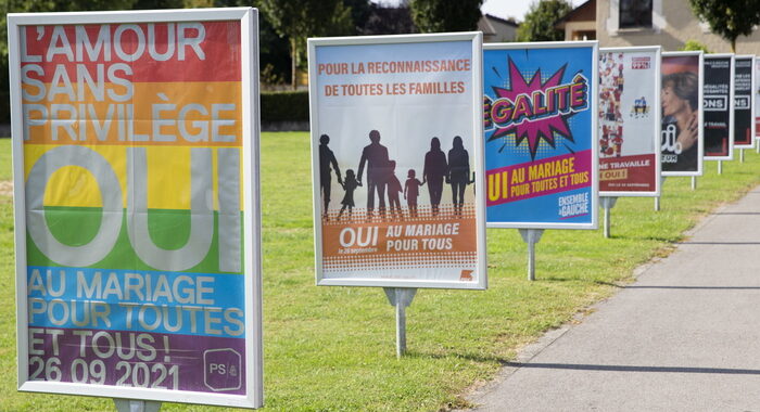 Svizzera: alle urne per referendum su matrimonio gay