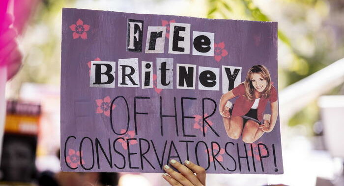 Svolta Britney Spears, padre chiede fine custodia legale