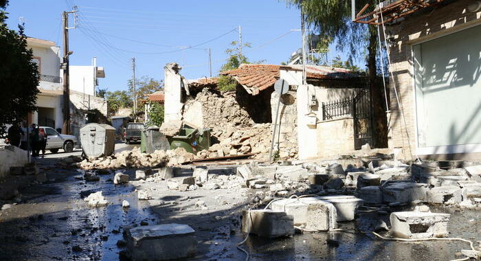 Terremoti: Grecia, migliaia di persone sfollate a Creta