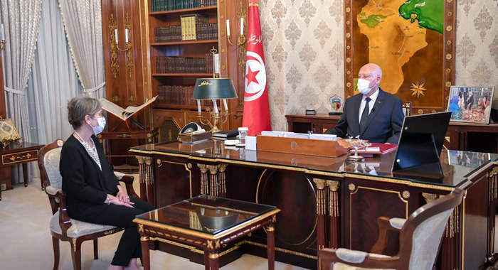 Tunisia: il presidente incarica una donna premier