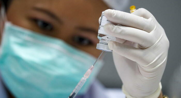 Vaccini: Gimbe, crollo nuovi vaccinati, in 2 settimane -41%
