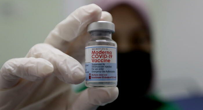 ++ Vaccini: Usa, Moderna pronta a chiedere ok per terza dose ++