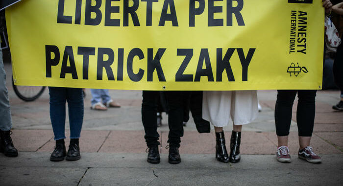 Zaki: Amnesty Italia, rinvio lungo che sa di punizione
