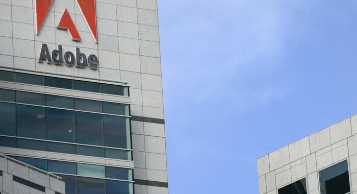 Adobe bloccherà lo stipendio dei lavoratori non vaccinati