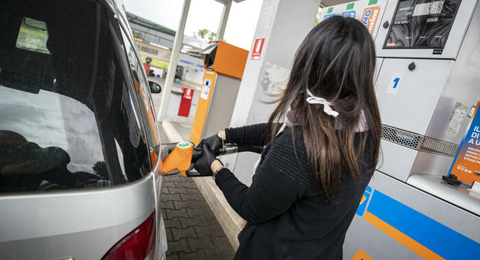 Carburanti: ancora aumento gasolio oltre 1,6 euro al litro