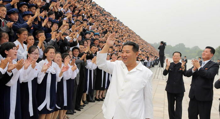 Corea Nord: Seul, Kim Jong-un ha perso 20 kg e non è malato