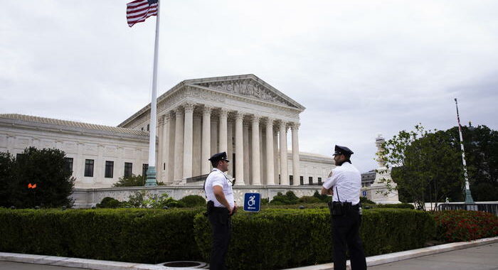 Corte suprema Usa conferma obbligo vaccino operatori sanità