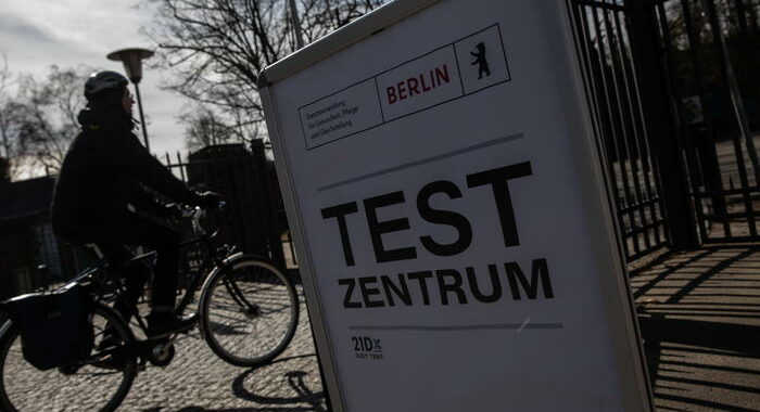 Covid: aumento casi anche in Germania ma sanità sotto controllo