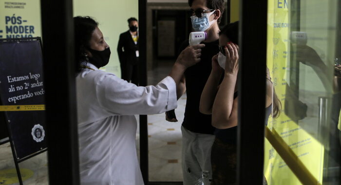 Covid: Brasile, stop a uso delle mascherine all’aperto a Rio