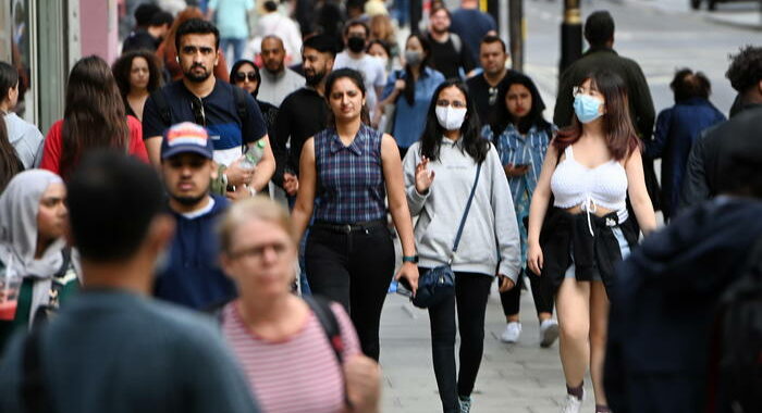 Covid: contagi in Gb tornano a sfiorare quota 50.000