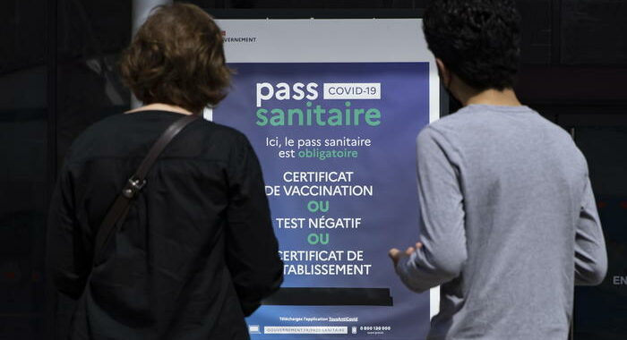 Covid: Francia, lieve ripresa dei contagi, ‘fare attenzione’