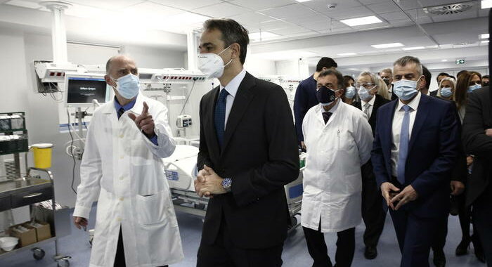 Covid: Grecia; intensive piene, contratti con cliniche private