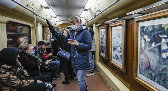 Covid: Russia, 929 morti in 24h,massimo da inizio epidemia