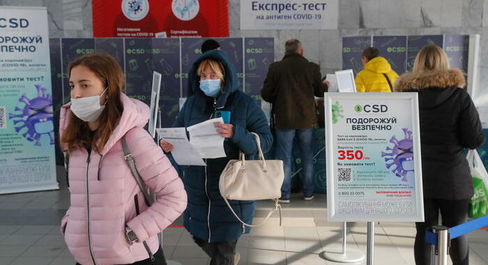 Covid: Ucraina, 26.870 casi in 24h, picco da inizio epidemia