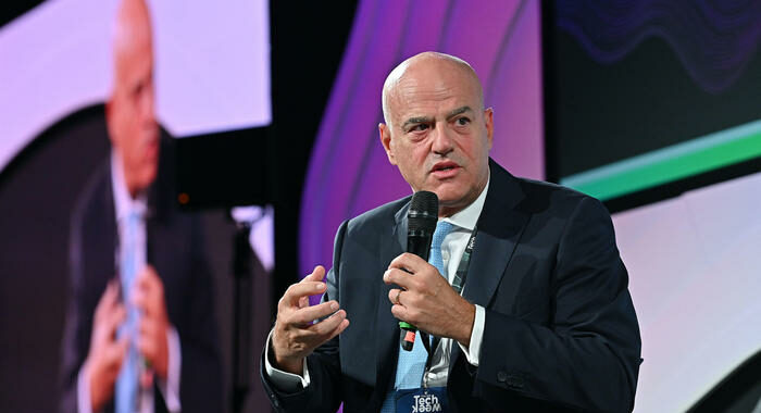 Eni: vola utile 9 mesi.Triplicata capacità rinnovabili