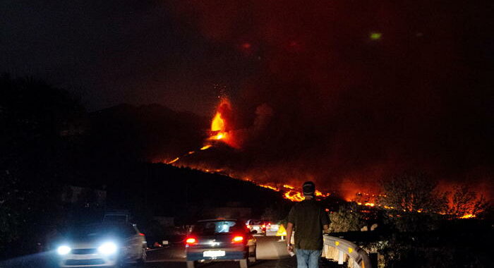 Eruzione Canarie: nella notte nuove evacuazioni a La Palma