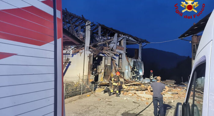 Esplode palazzina nel Cuneese, ferita una persona
