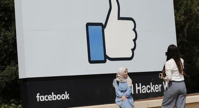 Facebook: comitato controllo esamina esenzione vip da regole