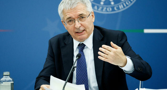Franco, invertire stagnazione, rischi contagi e inflazione