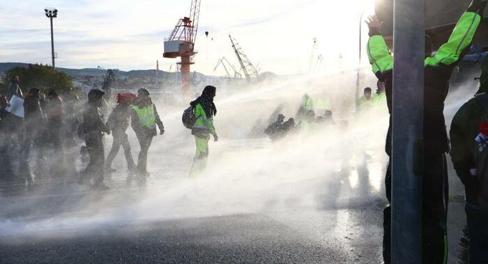 Green pass: cominciato sgombero a Porto Trieste