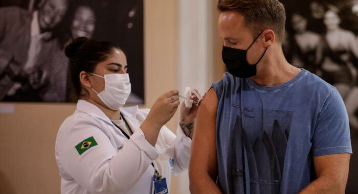 In Brasile 100 milioni di vaccinati con entrambe dosi