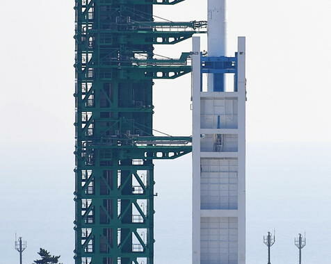 La Corea del Sud lancia il suo primo razzo spaziale