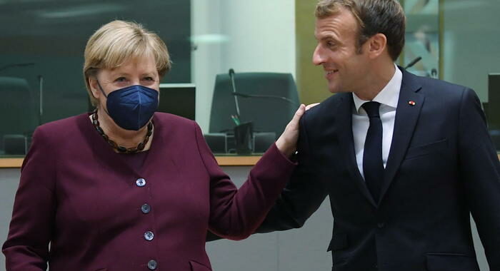 Merkel mercoledì da Macron per la visita d’addio