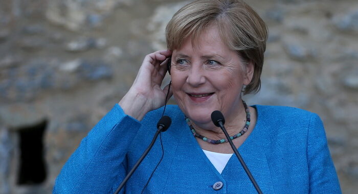 Merkel, non mi entusiasma modifica patto stabilità